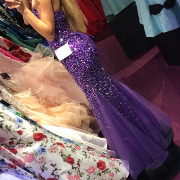 PROM DRESS - Picture 3 of 5